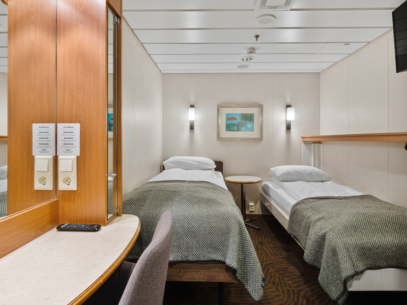 Polar Inside | Twin on lower deck